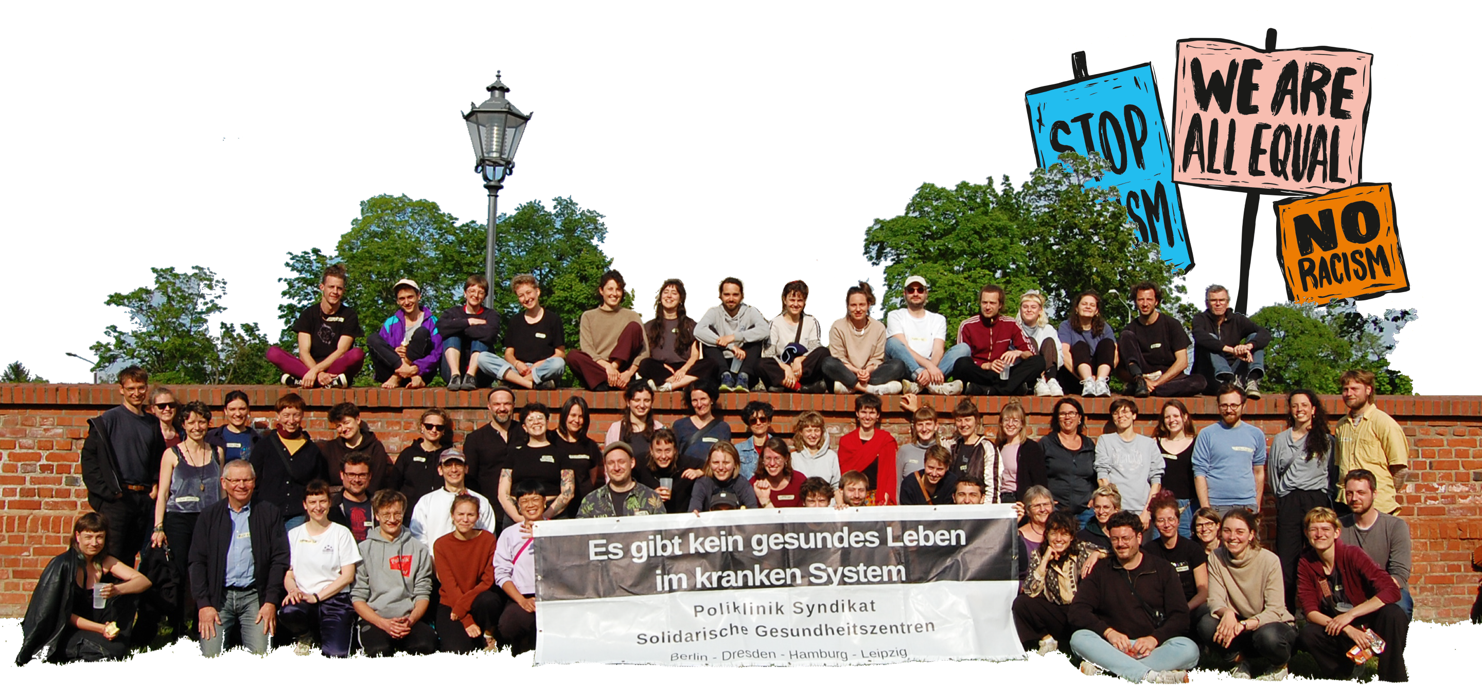 Gruppenfoto des Poliklinik Syndikats vor und auf einer Mauer